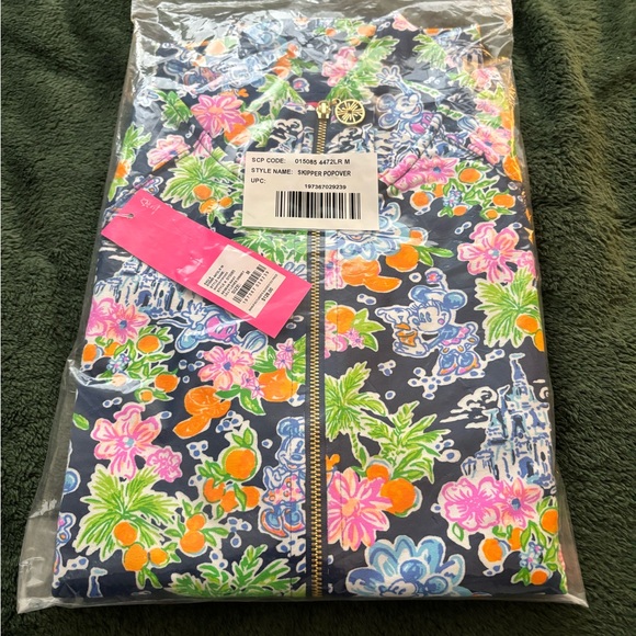 NWT Med Disney x Lilly Pulitzer Skipper Popover. Still in original packaging - Picture 2 of 3